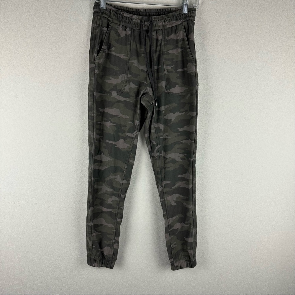 Athleta Green Gray Camo Printed Farallon Joggers Pants Size 0
